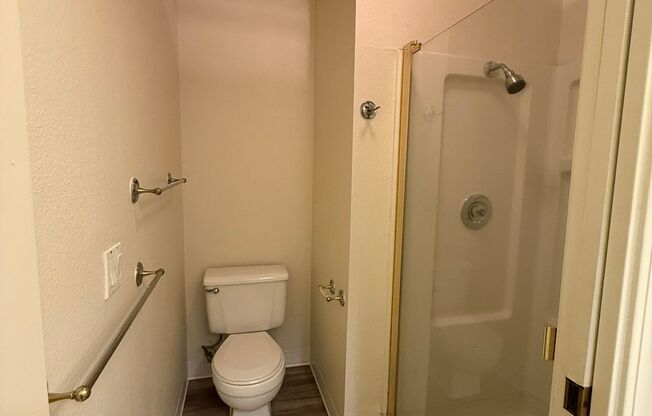 2 beds, 2 baths, 1,271 sqft, $2,100