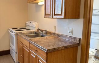 2 beds, 1 bath, $875, Unit 76 E Fulton Street Apt 2F Gloversville, NY 12078