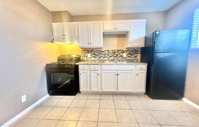 511 Candelaria RD NW