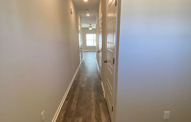 *SPECIALS OFFERED* Brand New Luxury Townhome! 3 BR, 2.5 BA, 1 Car Garage, Pool, Dog Park, and More!