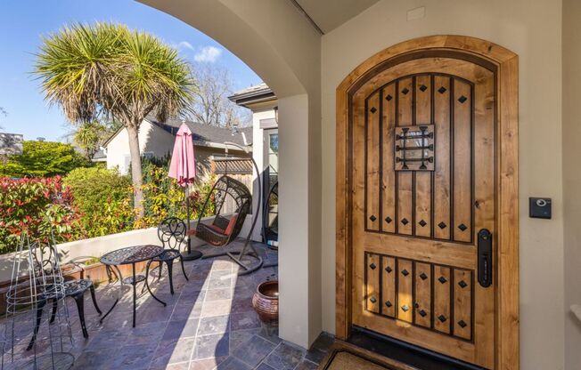 5 Bed, 4.5 Bath Executive Home w/ Designer Touches Built in 2011