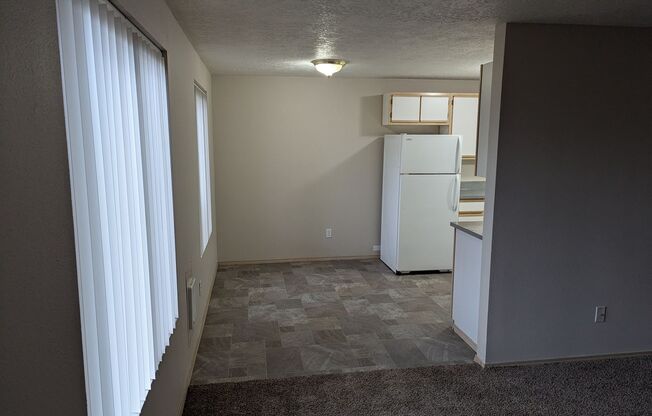 2 beds, 1 bath, 837 sqft, $1,250, Unit 1370