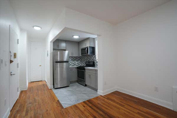 414 E 10 ST