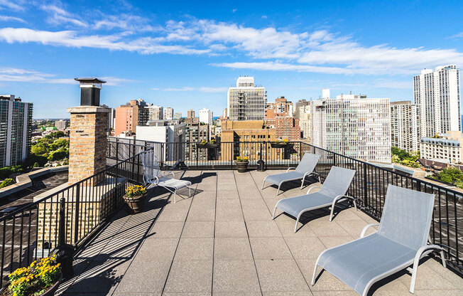 Rooftop Sundeck and BBQ at 14 West Elm Apartments, Chicago, IL 60610