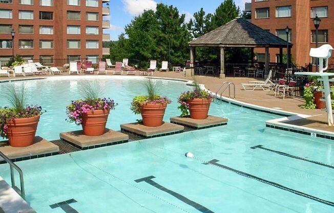 Spacious & Bright Studio at River Place East