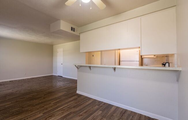 2 beds, 1 bath, 864 sqft, $1,100, Unit 707