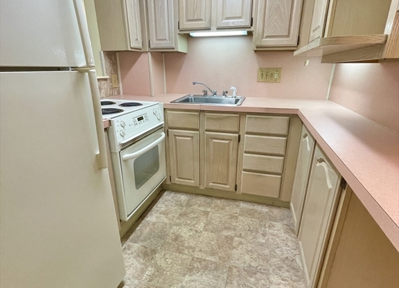 1 bed, 1 bath, 575 sqft, $2,000, Unit 19