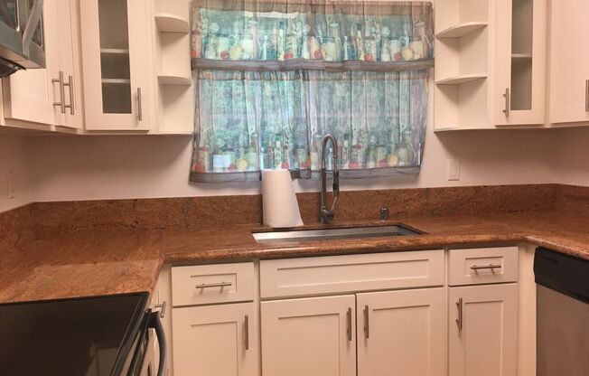 Healani Gardens-2 bed, 2 bath, 2 parking!