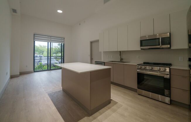 3 beds, 2 baths, 1,348 sqft, $2,622, Unit 114
