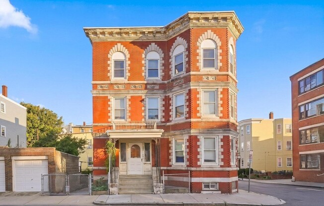 32 ASHLEY ST
