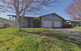 2 Bedroom Duplex ~ Close to 9th Street ~ Pet Friendly