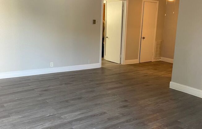 1809 on Cox Apartments