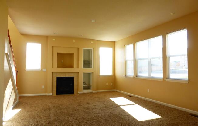 8486 MEADOWCREST DR