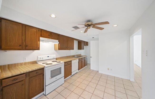 3 beds, 2 baths, $1,599