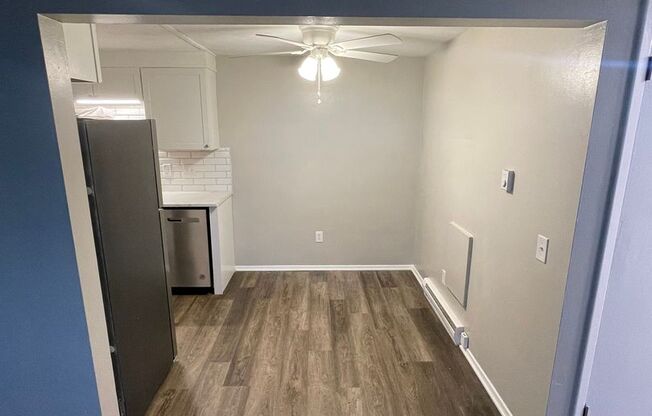 2 beds, 1 bath, 900 sqft, $950, Unit Unit 2