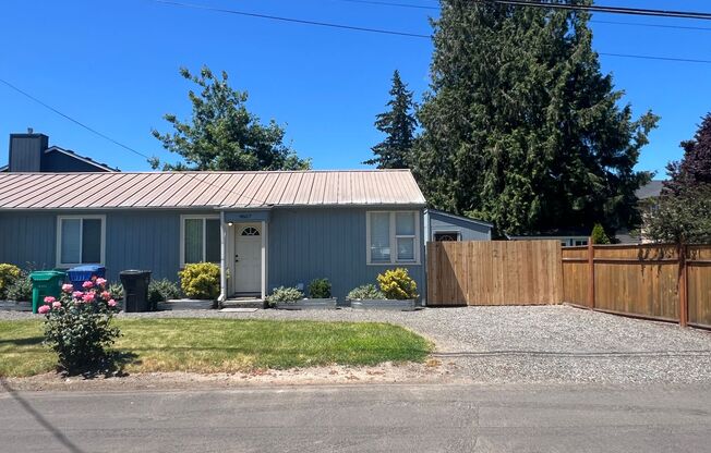 Newly Remodeled 2 Bedroom Duplex Unit