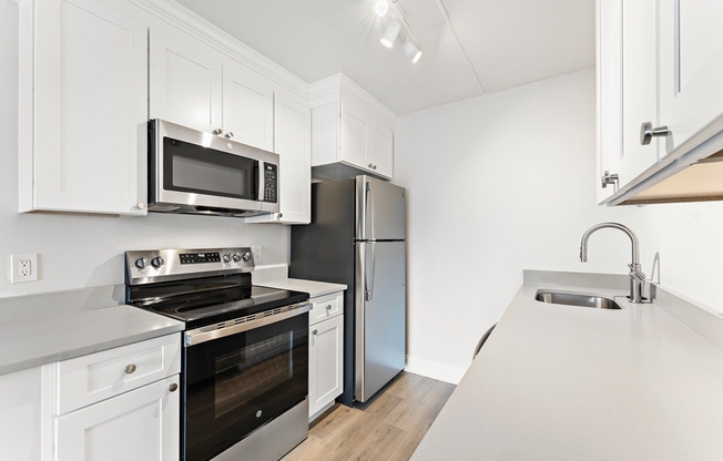 2 beds, 2 baths, 902 sqft, $3,200, Unit 404