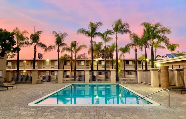 2 beds, 1 bath, 700 sqft, $2,128, Unit 545-1001