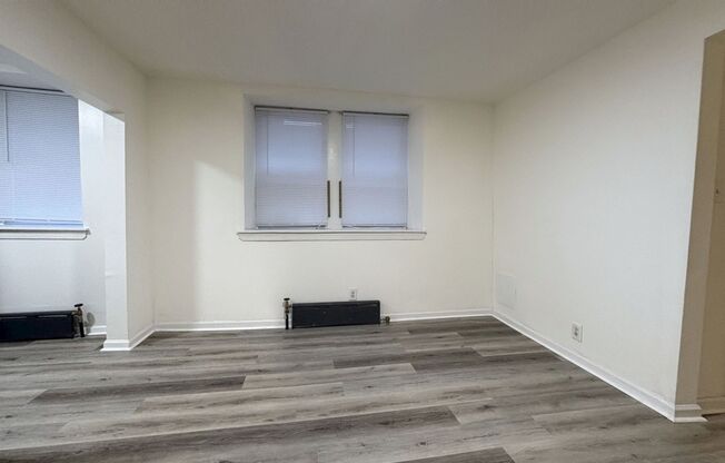 Studio, 1 bath, 295 sqft, $925, Unit B8