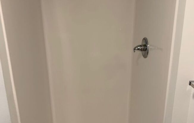 Studio, 1 bath, 186 sqft, $1,565, Unit 502