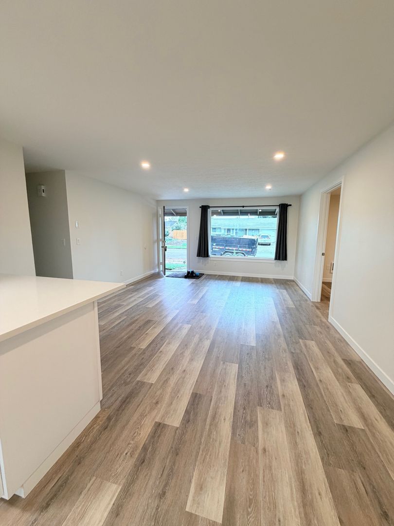 Beautifully Remodeled 4-Bedroom Home Backing to Park – Desirable Keizer Neighborhood