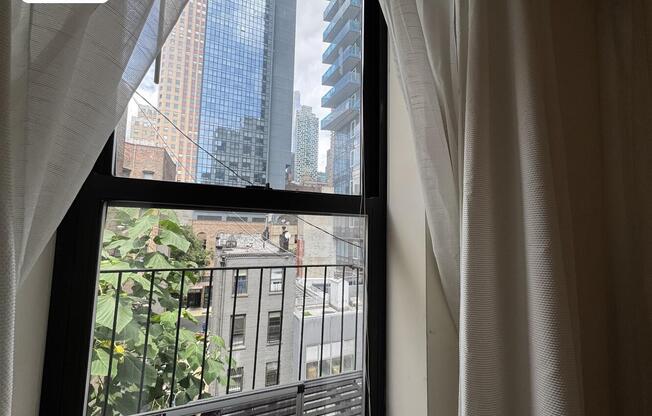 309 W 47 ST