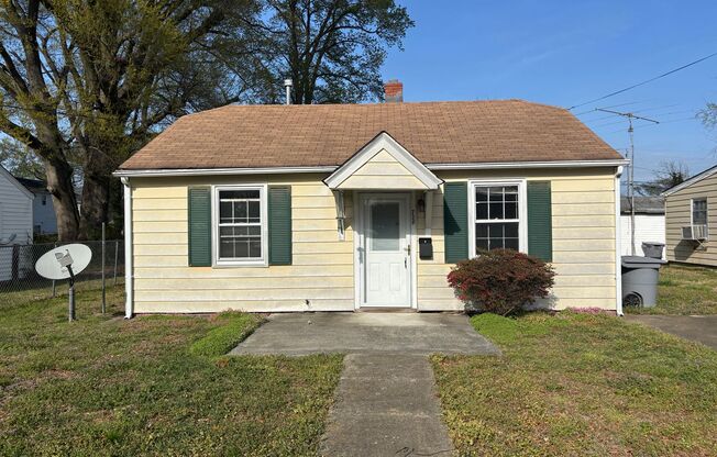 Cozy 2 Bedroom 1 Bathroom Ranch style Home Located in Hampton VA