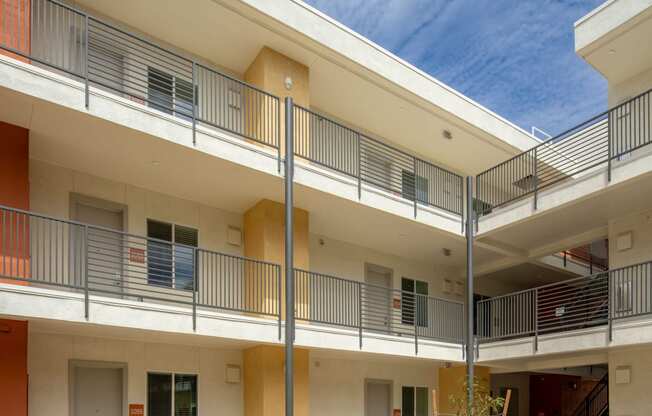 a hammock sits in the courtyard of an apartment building