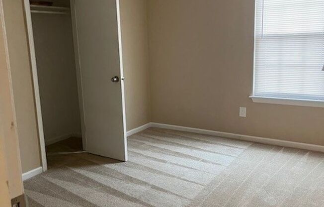 2 beds, 1 bath, $1,200, Unit 11