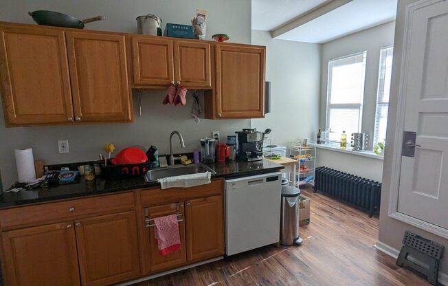 2 beds, 1 bath, $1,350, Unit #302 (8)
