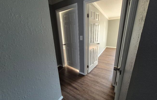 2 beds, 1 bath, 945 sqft, $1,100, Unit 4001D