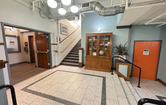 2 beds, 2 baths, 2,000 sqft, $4,550, Unit 600 Broadway Ave NW - Unit 601 A