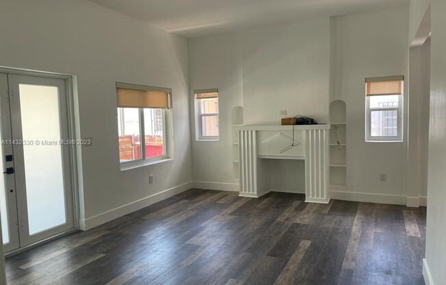 61 NW 48 ST