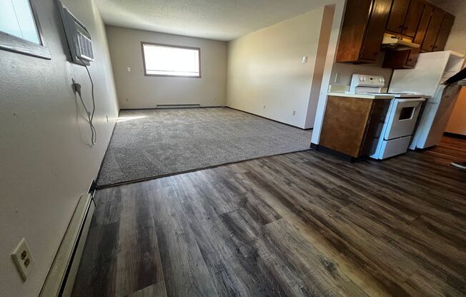 2 beds, 1 bath, 920 sqft, $750, Unit 109