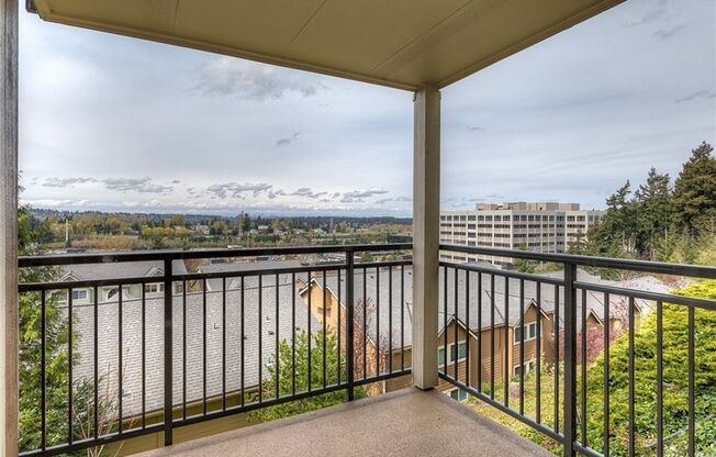 Sterling Heights @ Factoria New Castle area - 1 bedroom 1 bathroom condo with Carport - Available October 2025!