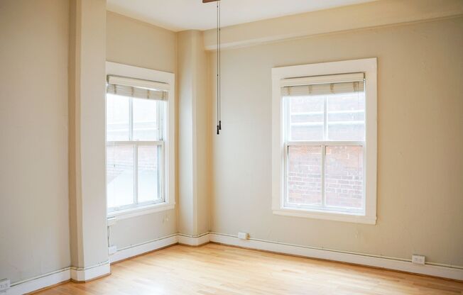 $500 OFF! Fabulous Summer Find: Spacious 2-Bdr w/Vintage Character in Great Location!