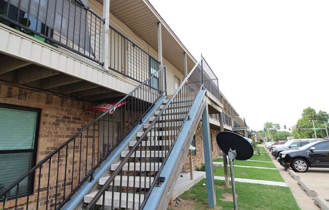 2 beds, 1 bath, 850 sqft, $850, Unit 11B