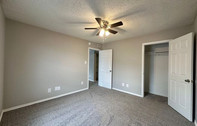 3 beds, 1 bath, 820 sqft, $1,398, Unit 1341w