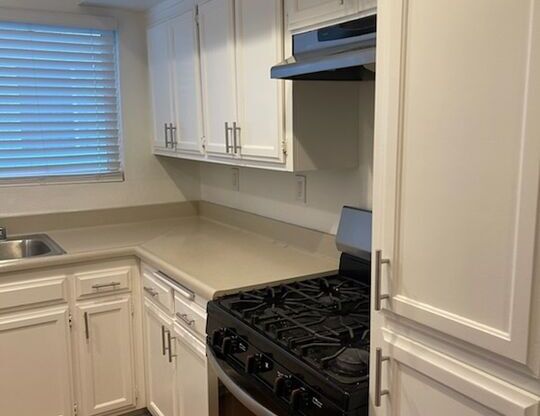 2 beds, 1.5 baths, 1,300 sqft, $2,695, Unit 1