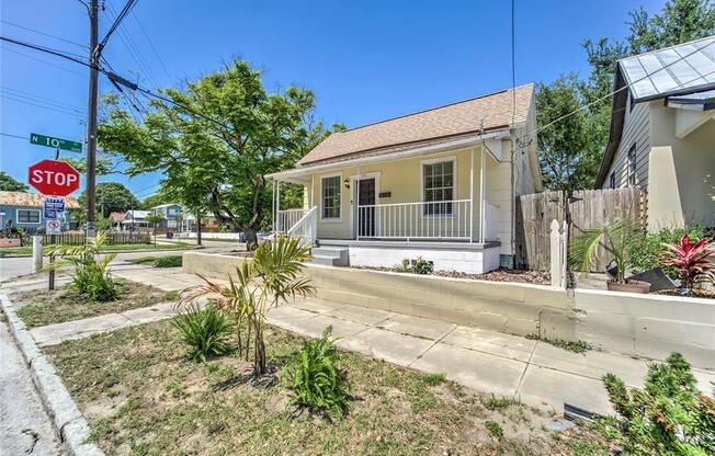 1002 E 15 AVE