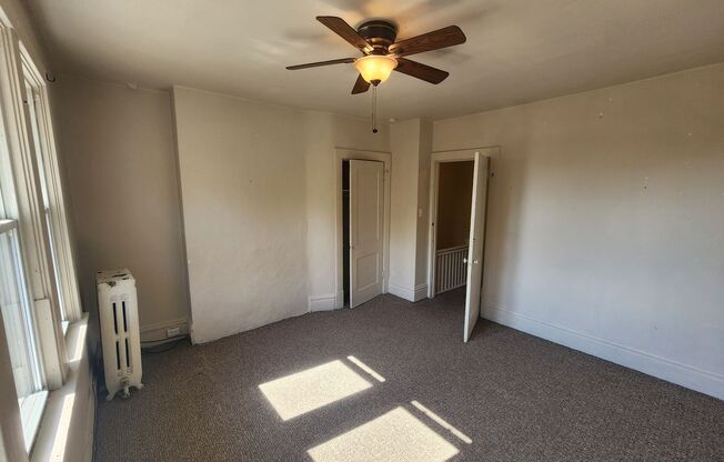 2 beds, 1 bath, $995