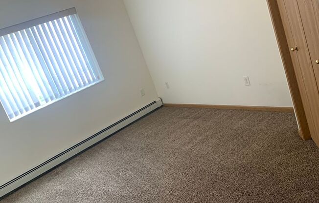 2 beds, 1 bath, 1,000 sqft, $950, Unit 107