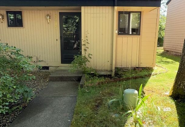 2 Bed, 1.5 Bath Condo in The W. Eugene Neighborhood! Apply Now!