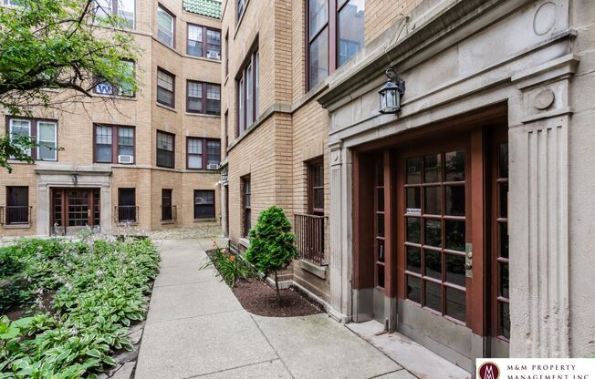 1 bed, 1 bath, 600 sqft, $1,350, Unit 956-35