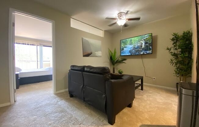 3 beds, 2 baths, 1,100 sqft, $1,600, Unit 1-206 - Deluxe Room