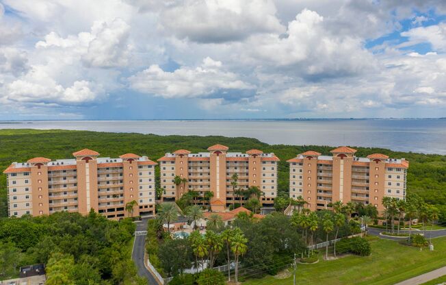 Condo with views of Tampa Bay!