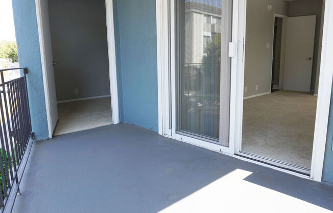 2 beds, 1 bath, 900 sqft, $3,832