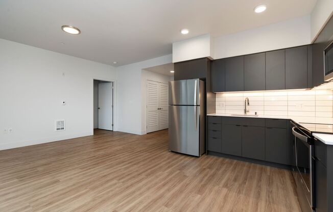 1 bed, 1 bath, 634 sqft, $1,745, Unit 410