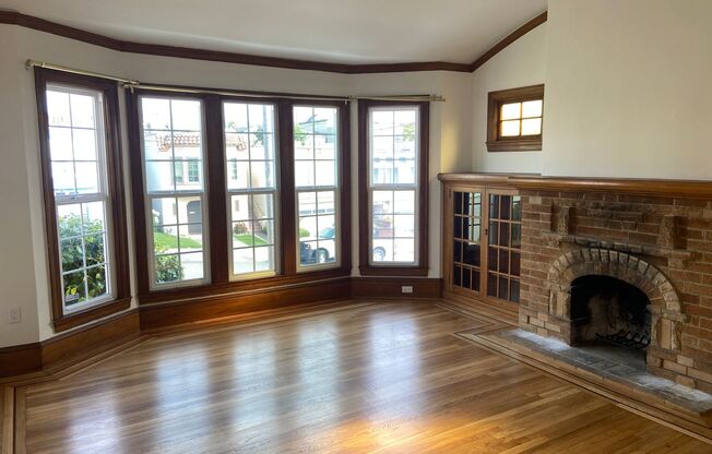 Classic & Timeless Parkside Home 3BD / 2.5BA