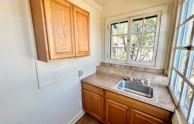 Studio, 1 bath, 400 sqft, $1,050